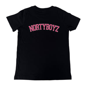 KIDZ- NRTYBYZ BLOCK LOGO T-SHIRT (BLACK/PINK)